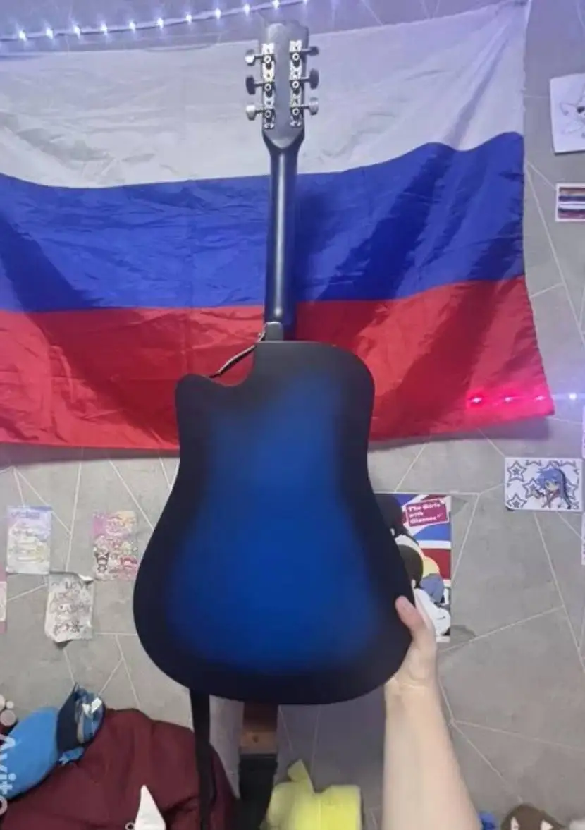 Продам акустическую гитару в советском районе - Музыкальные инструменты (Хобби и отдых) в Красноярск