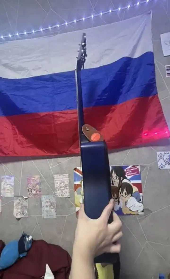 Продам акустическую гитару в советском районе - Музыкальные инструменты (Хобби и отдых) в Красноярск