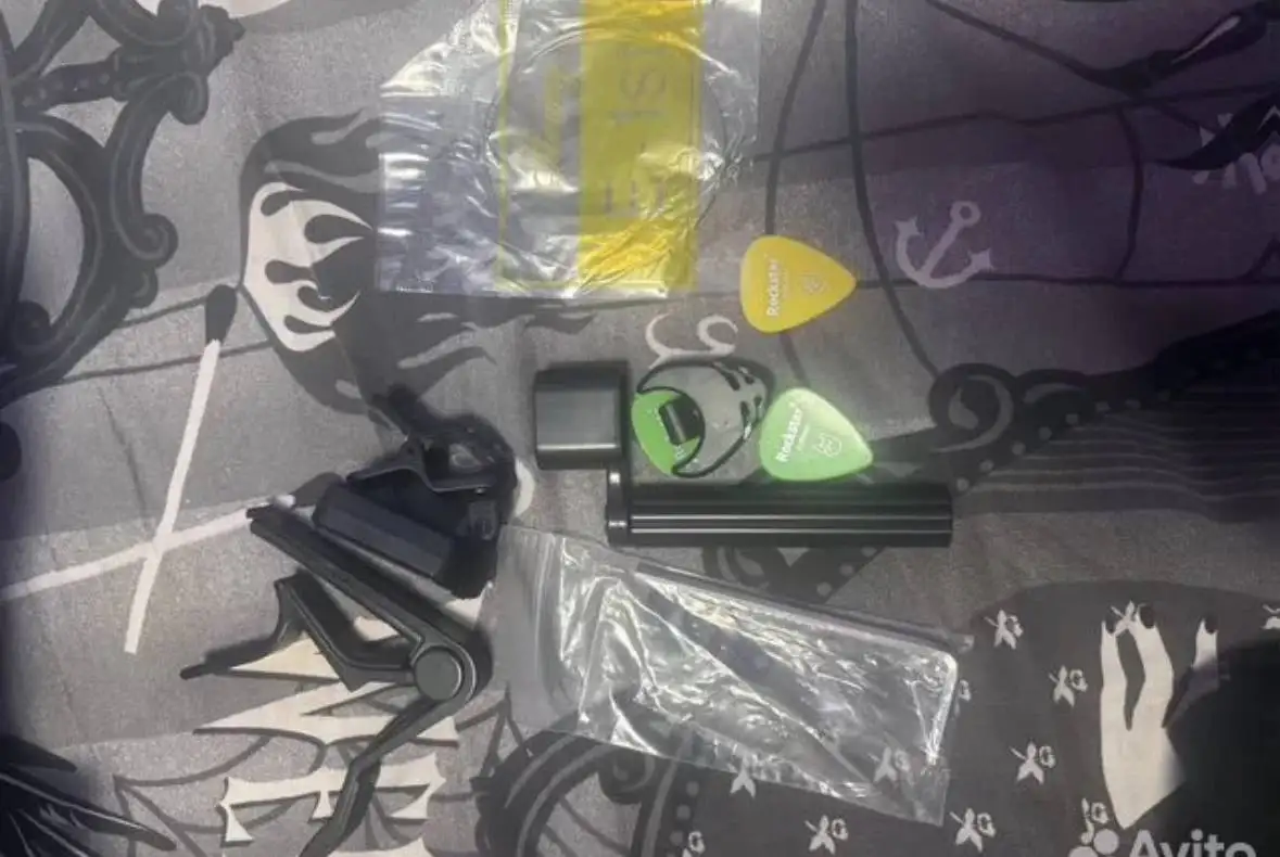 Продам акустическую гитару в советском районе - Музыкальные инструменты (Хобби и отдых) в Красноярск