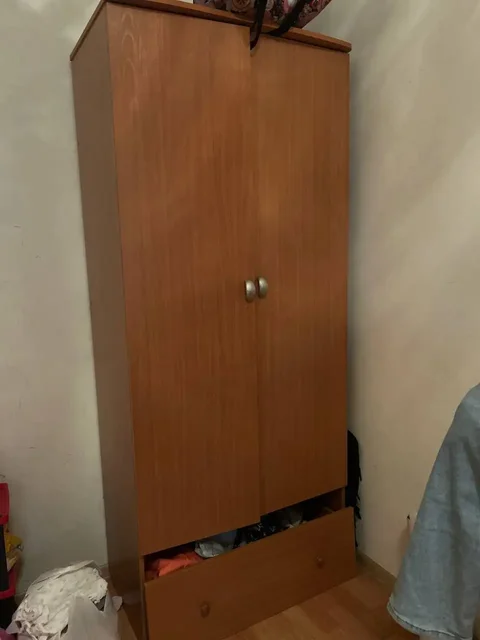 Продажа мебели: шкаф, тумбы, зеркало - Цветы в Красноярск