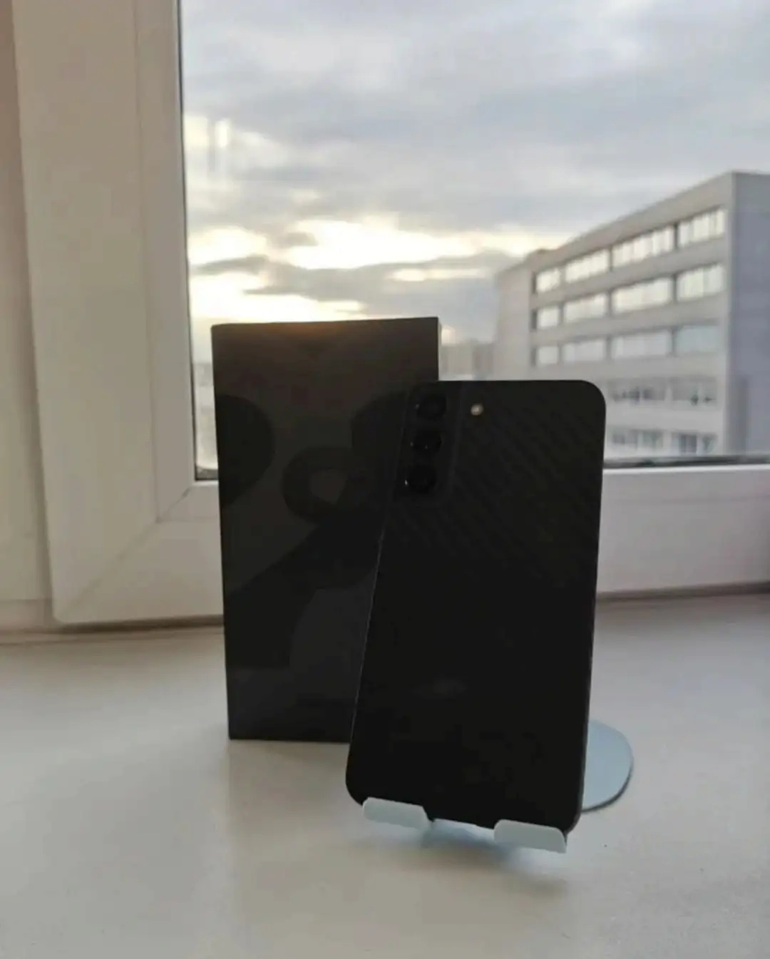 Продажа Samsung Galaxy S22 черный 8/256 ГБ - Смартфоны и телефоны (Электроника) в Красноярск