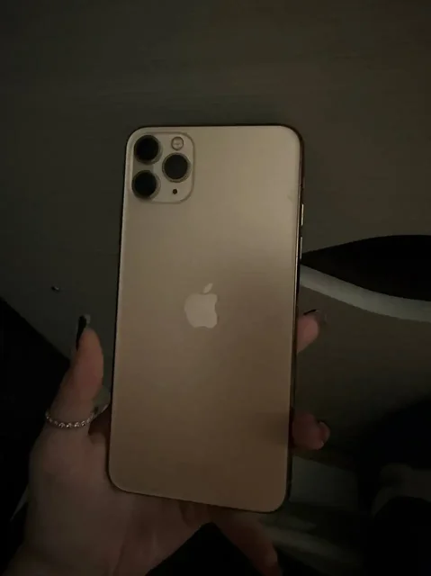 Продам Айфон 11 Pro Max (менялся экран) - Компьютерная техника в Красноярск
