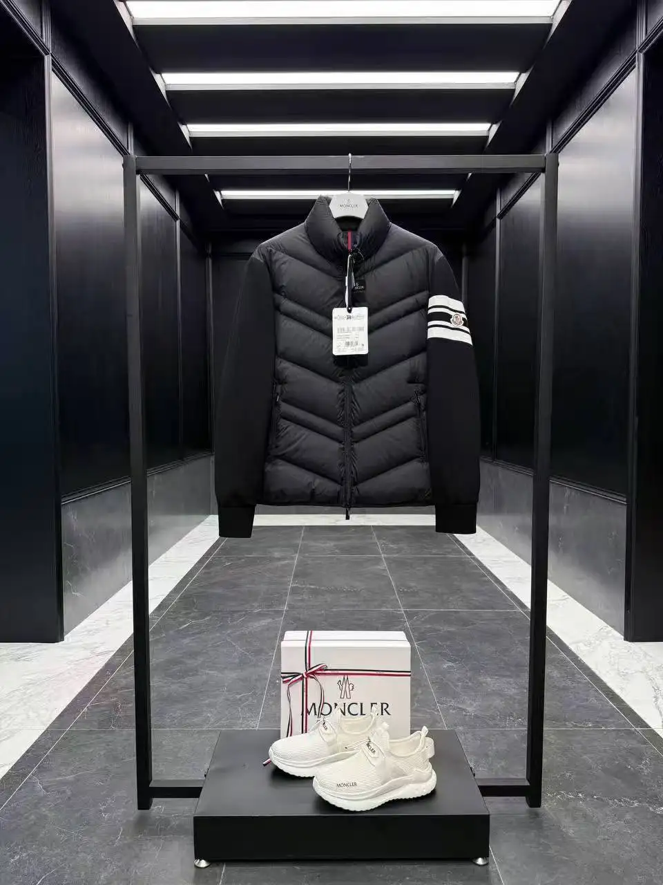 Кардиган Moncler - Верхняя одежда (Одежда) в Красноярск