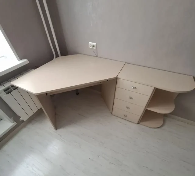 Продам стол с тумбой - Для дома и дачи в Красноярск