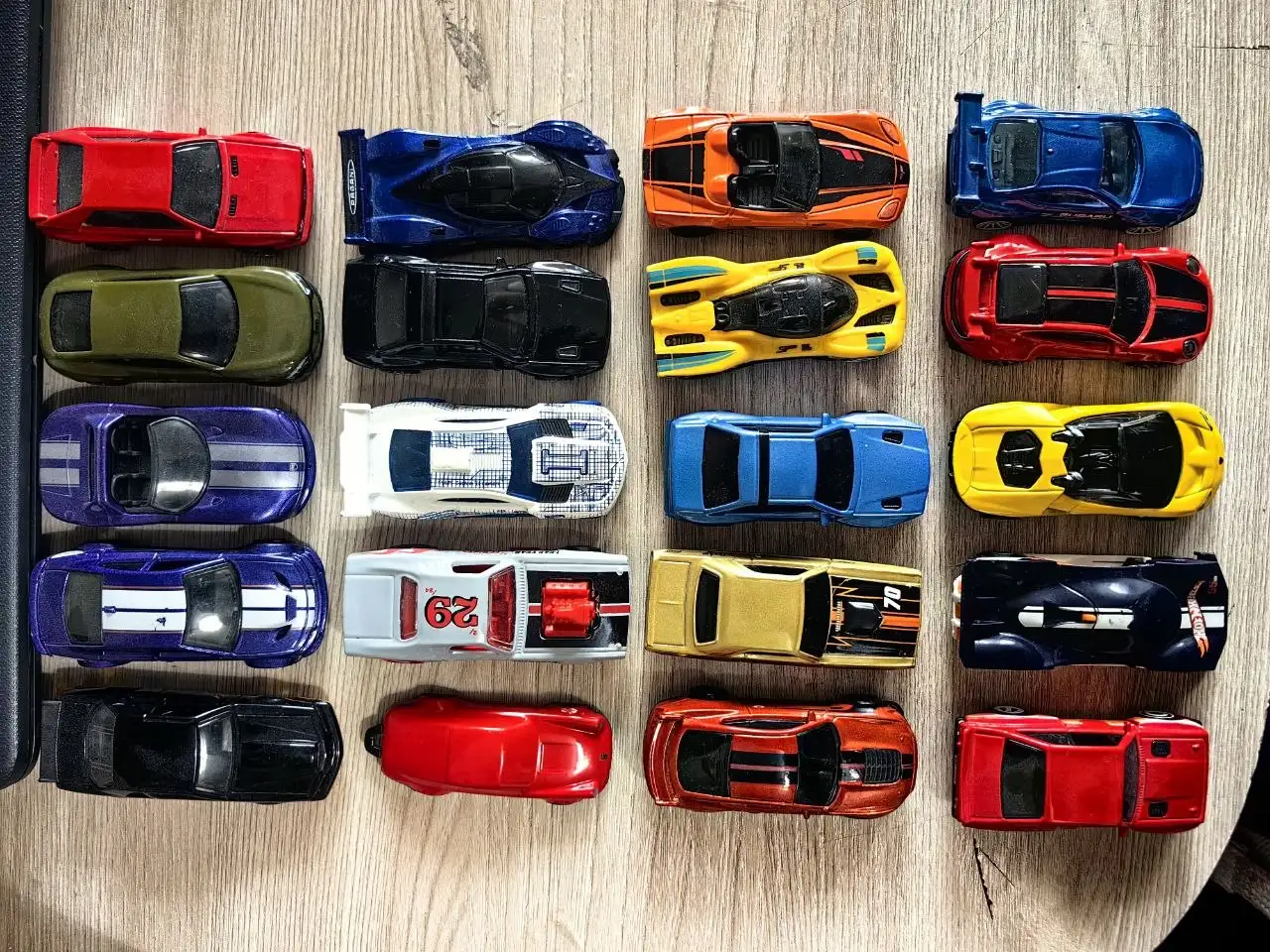 Продам машинки Hot Wheels в Красноярске - null (Товары для детей) в Красноярск