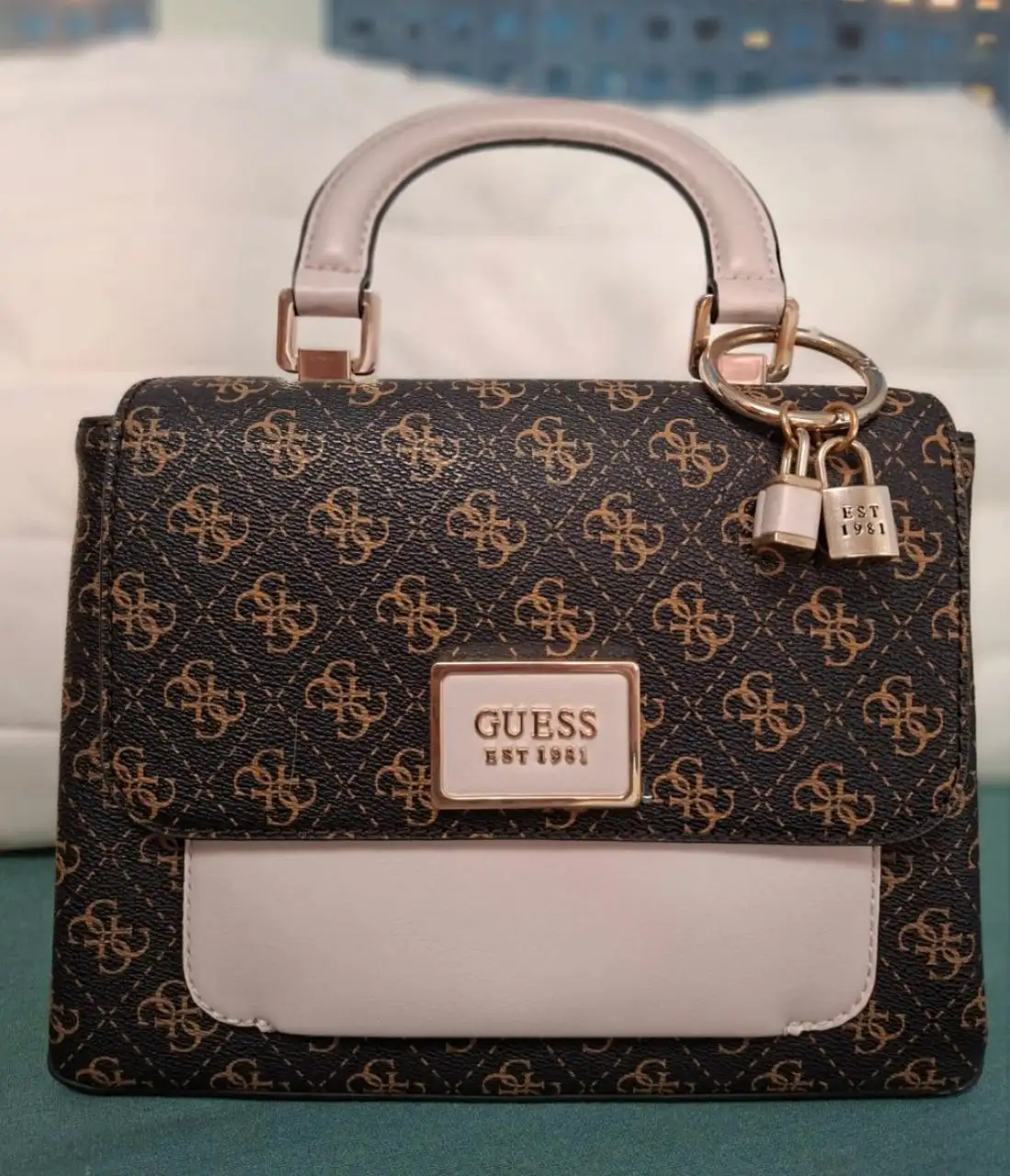 Сумка Guess оригинальная - Аксессуары (Одежда) в Красноярск