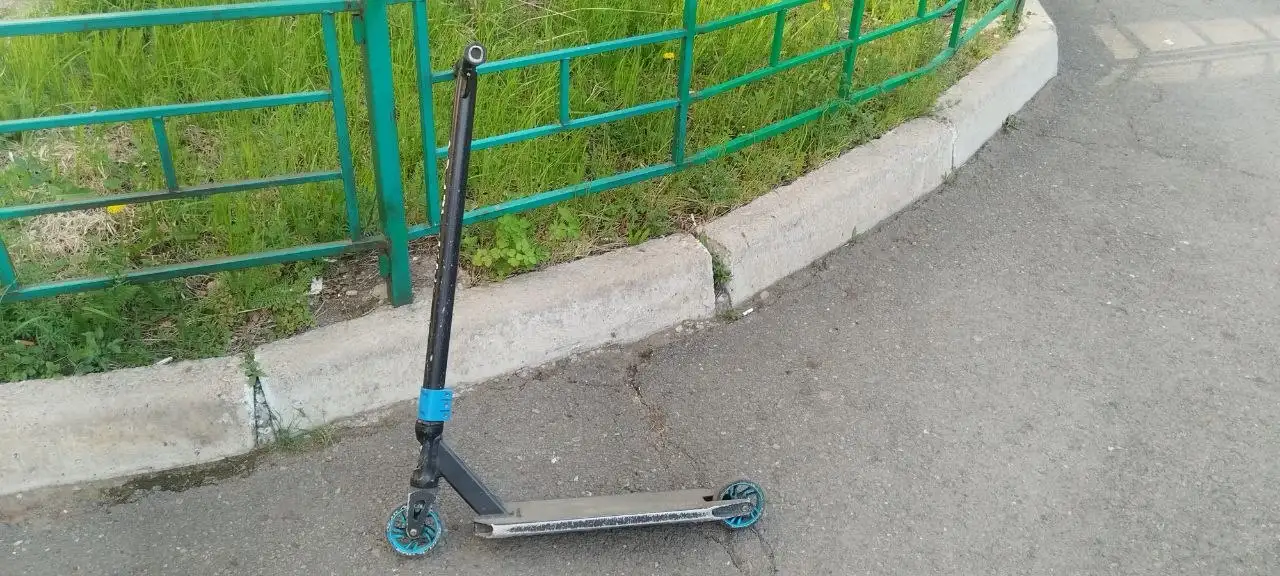 Продам трюковой самокат Rush Action и грипсы - Спорт и отдых (Хобби и отдых) в Красноярск