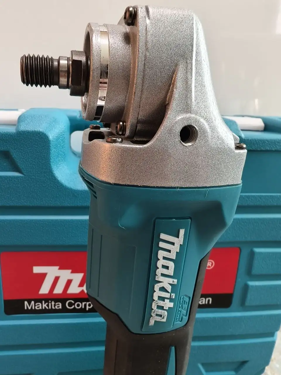 Аккумуляторная болгарка Makita 125 мм - Электроинструмент (Запчасти) в Красноярск
