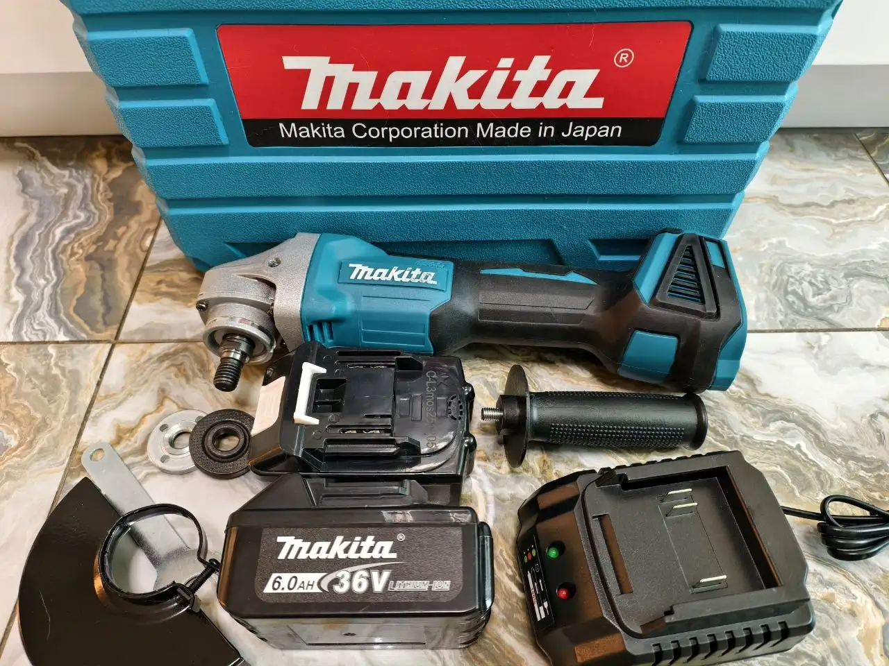 Аккумуляторная болгарка Makita 125 мм - Электроинструмент (Запчасти) в Красноярск