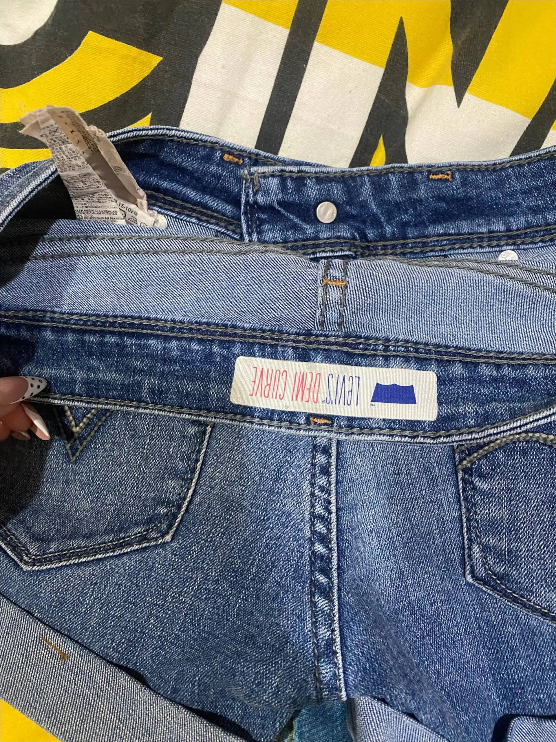 Продам джинсовые шорты Levi's и Bershka - Шорты (Одежда) в Красноярск