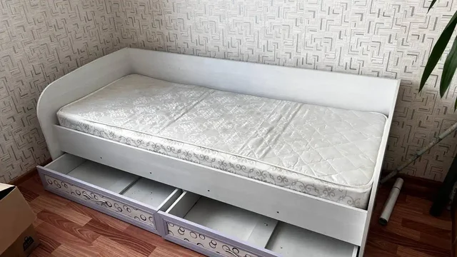 Продам детскую кровать с матрасом - Качели в Красноярск