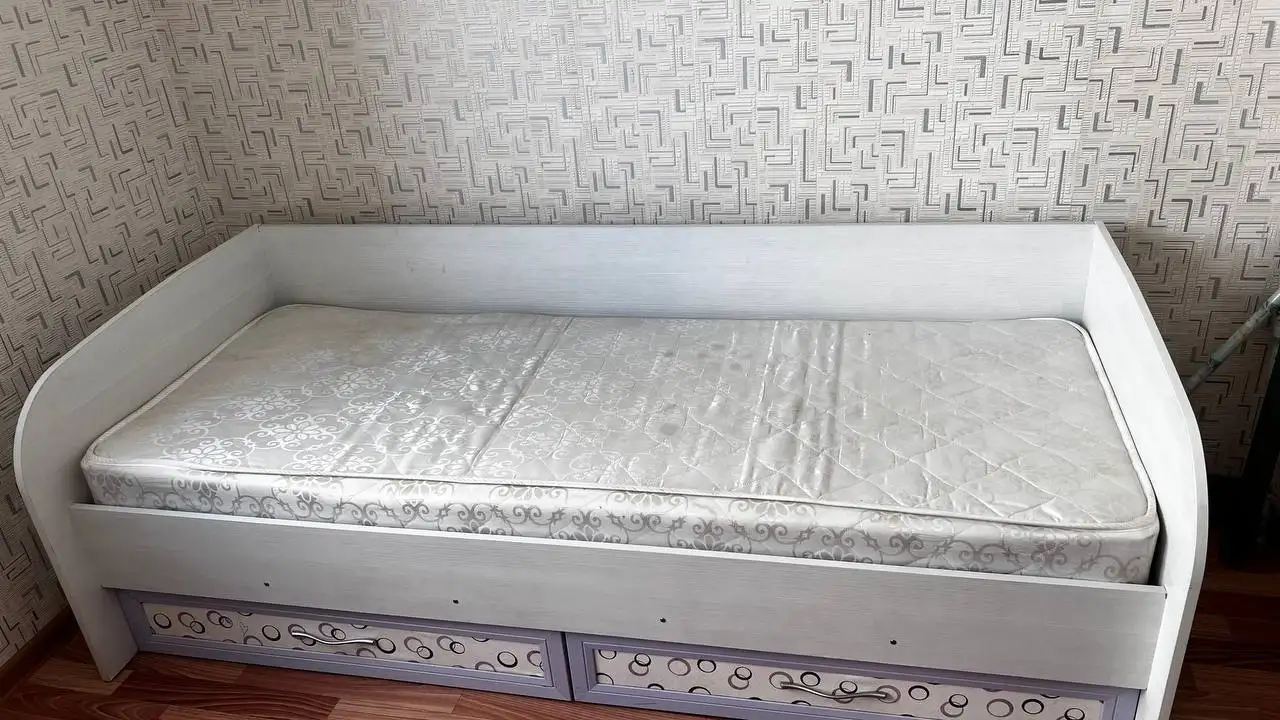 Продам детскую кровать с матрасом - Детские кровати (Товары для детей) в Красноярск
