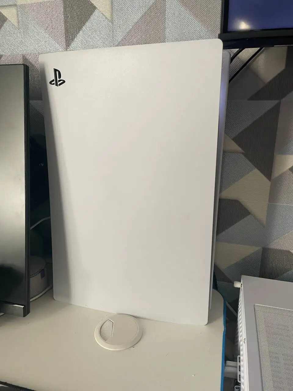 Продажа игрового аккаунта PS+ и EA Play - Электроника в Красноярск