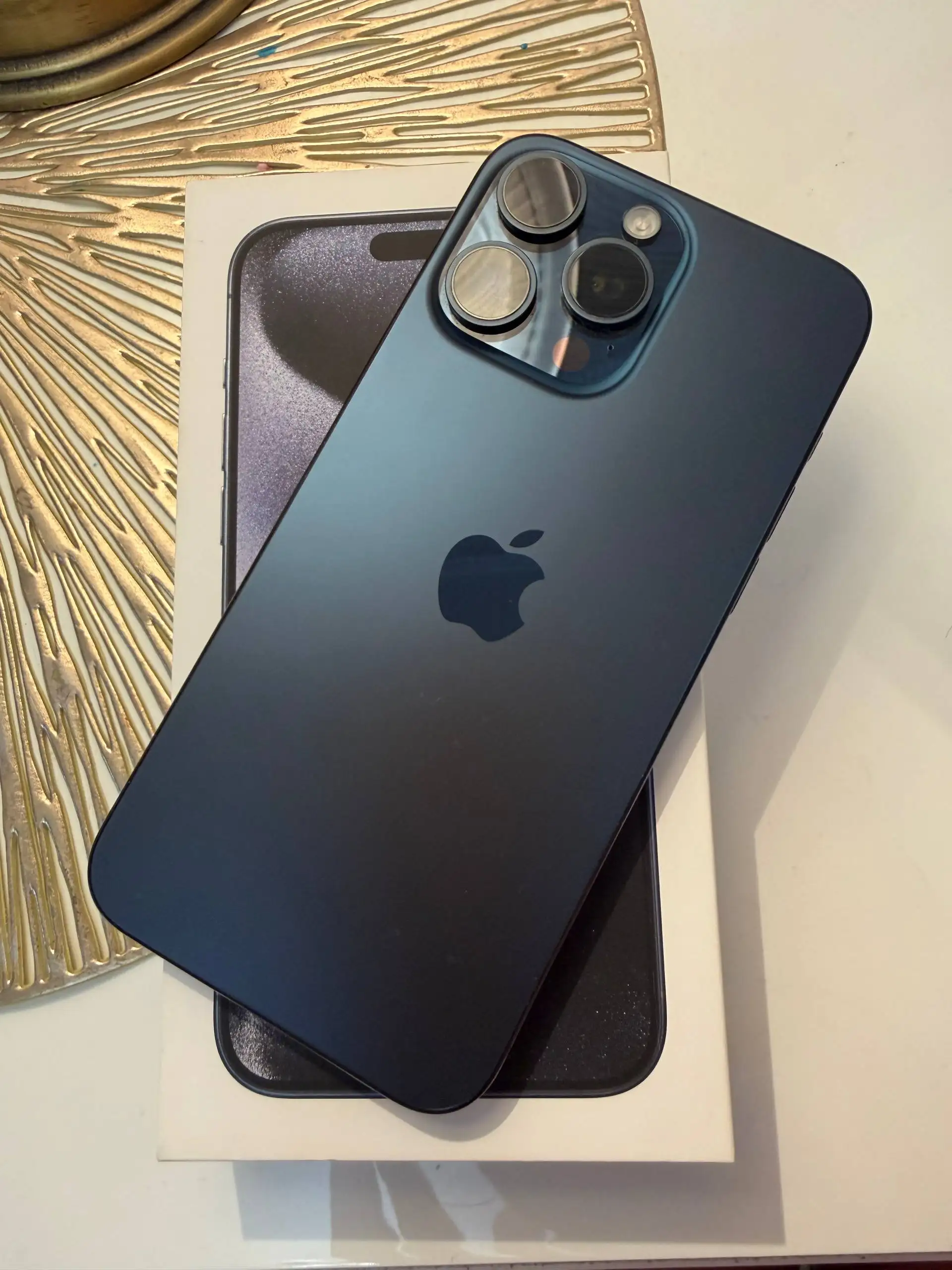 Продаю iPhone 15 Pro Max 256GB - Смартфоны (Электроника) в Красноярск