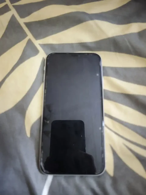 Обмен iPhone XR - Смартфоны и гаджеты в Красноярск