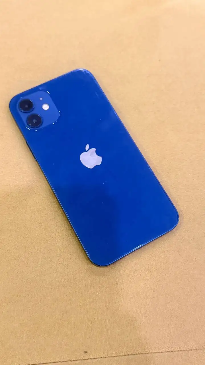 Айфон 12 64GB синий, 79% АКБ, царапины на пленке - Смартфоны (Электроника) в Красноярск