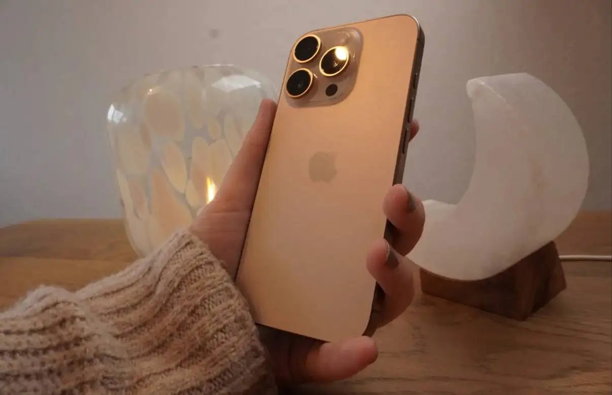 iPhone с дефектом экрана - Мобильные телефоны (Электроника) в Красноярск