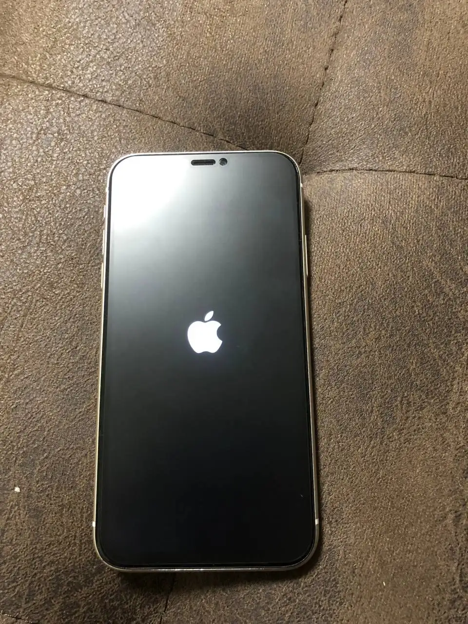 iPhone 11 128GB не включается - Мобильные телефоны (Электроника) в Красноярск