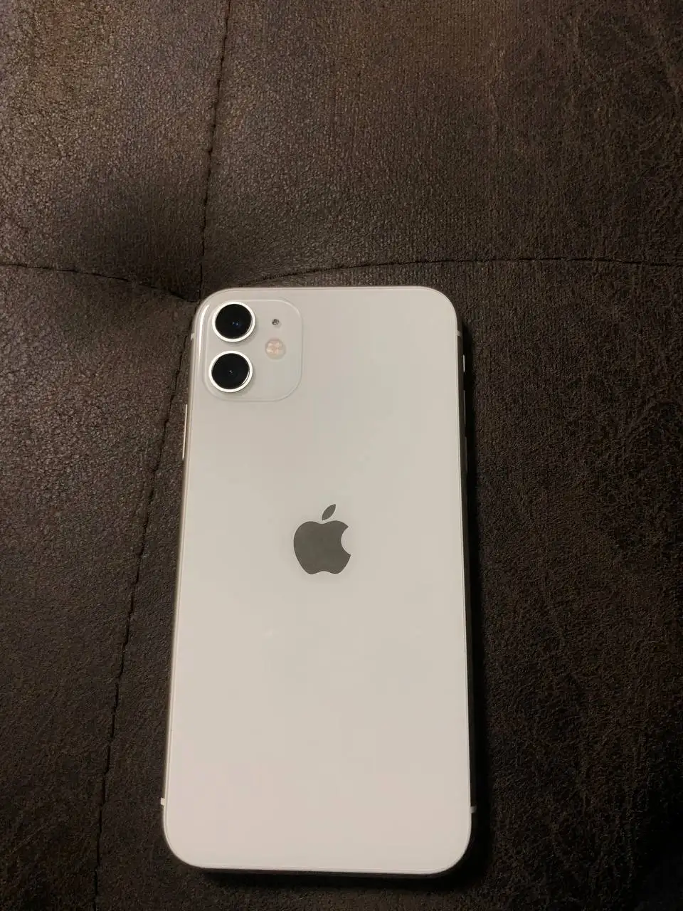 iPhone 11 128GB не включается - Мобильные телефоны (Электроника) в Красноярск