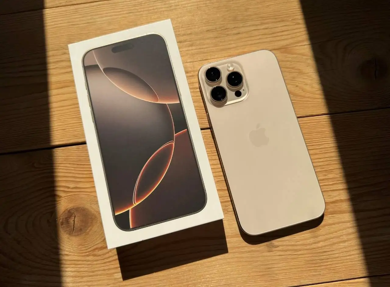 iPhone 16 Pro Max Desert Titanium 256GB - Смартфоны и гаджеты (Электроника) в Красноярск