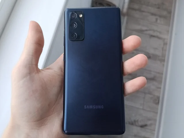 Продам Samsung Galaxy S20 FE Snapdragon 128GB - Компьютеры в Красноярск