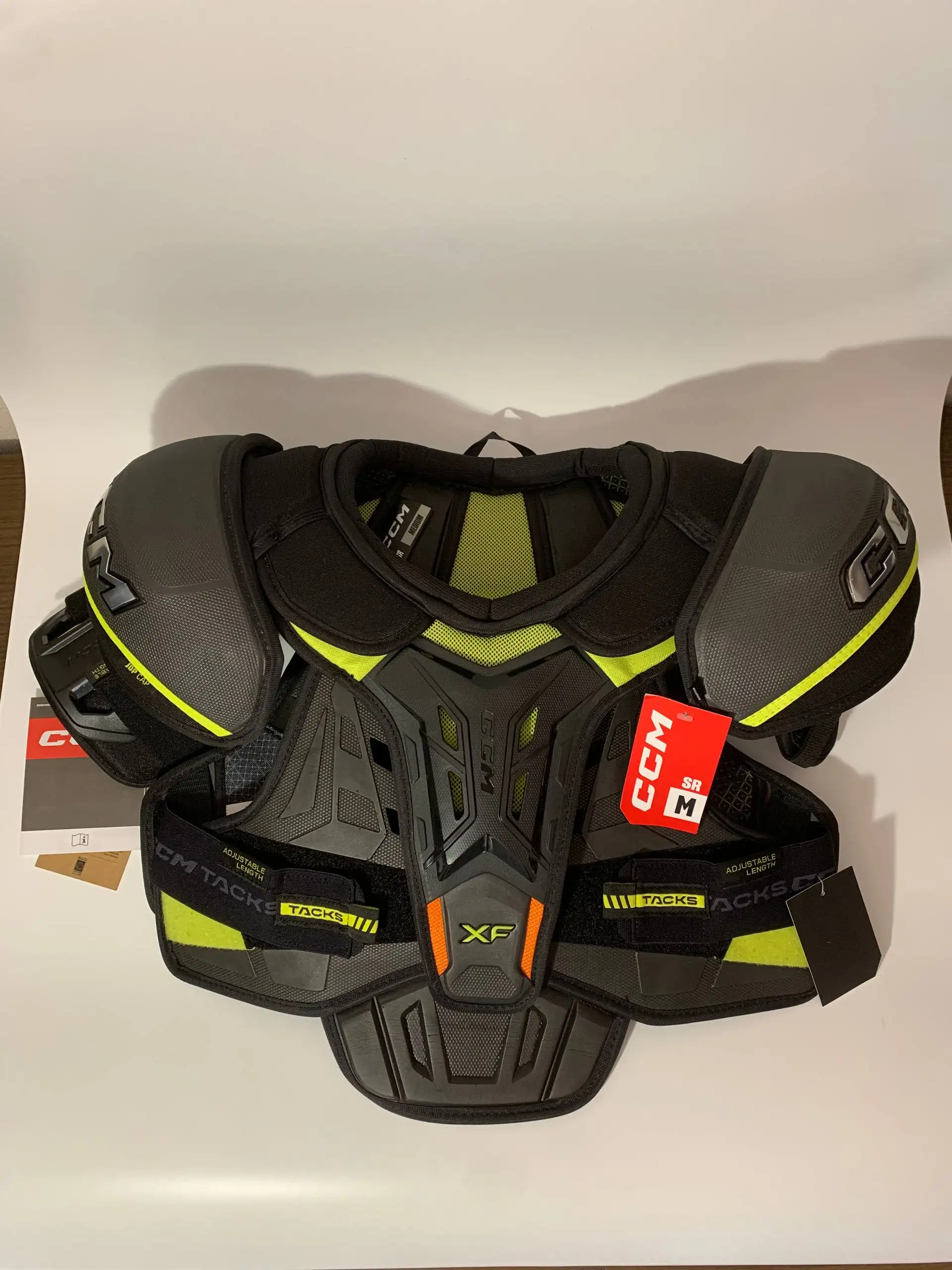 Нагрудник CCM TACKS XF новый, размер SR M - Спорт (Хобби и отдых) в Красноярск