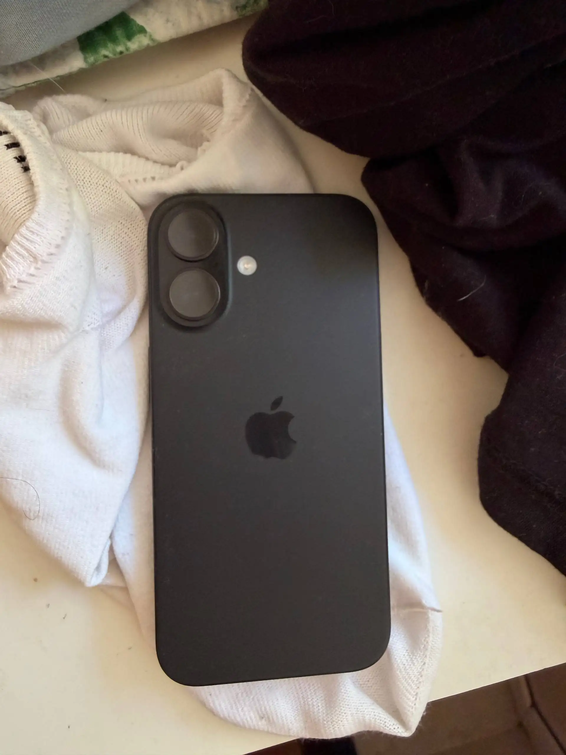 Продам iPhone 16 черный 256 ГБ - Смартфоны (Электроника) в Красноярск
