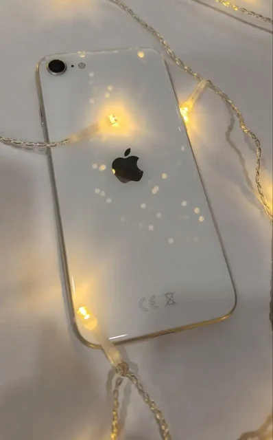 iPhone SE 2020 64GB в хорошем состоянии с небольшим сколом - 3D-принтеры в Красноярск