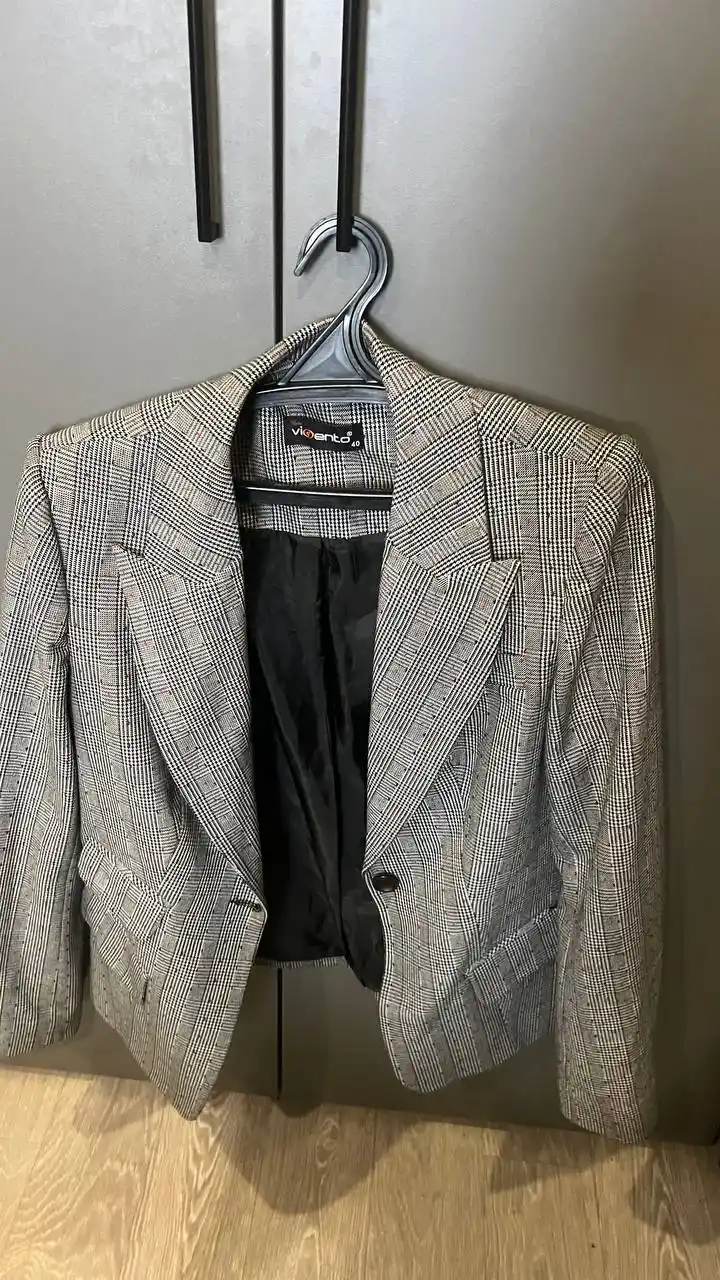 Продажа женских вещей 42-44 размера - Одежда в Красноярск