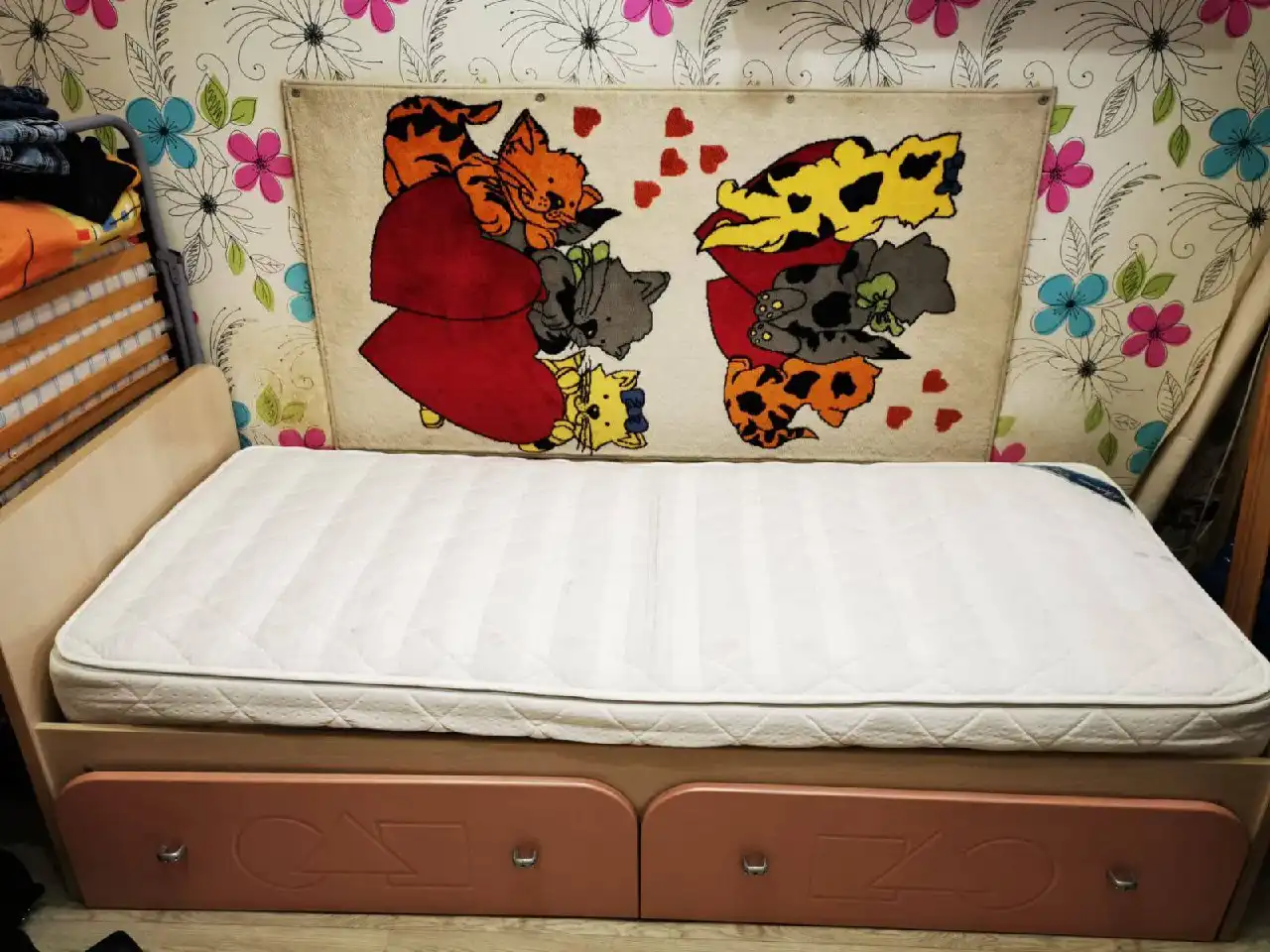 Детская односпальная кровать с матрасом