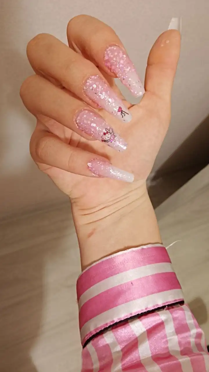 Услуги маникюра и наращивания ногтей