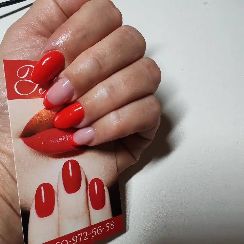 Маникюр и укрепление ногтей