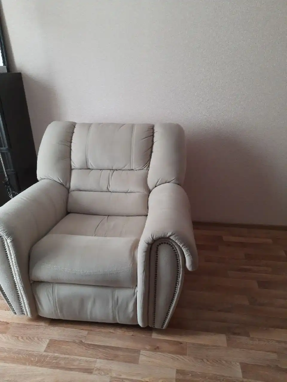 Продажа дивана, кресла и стола