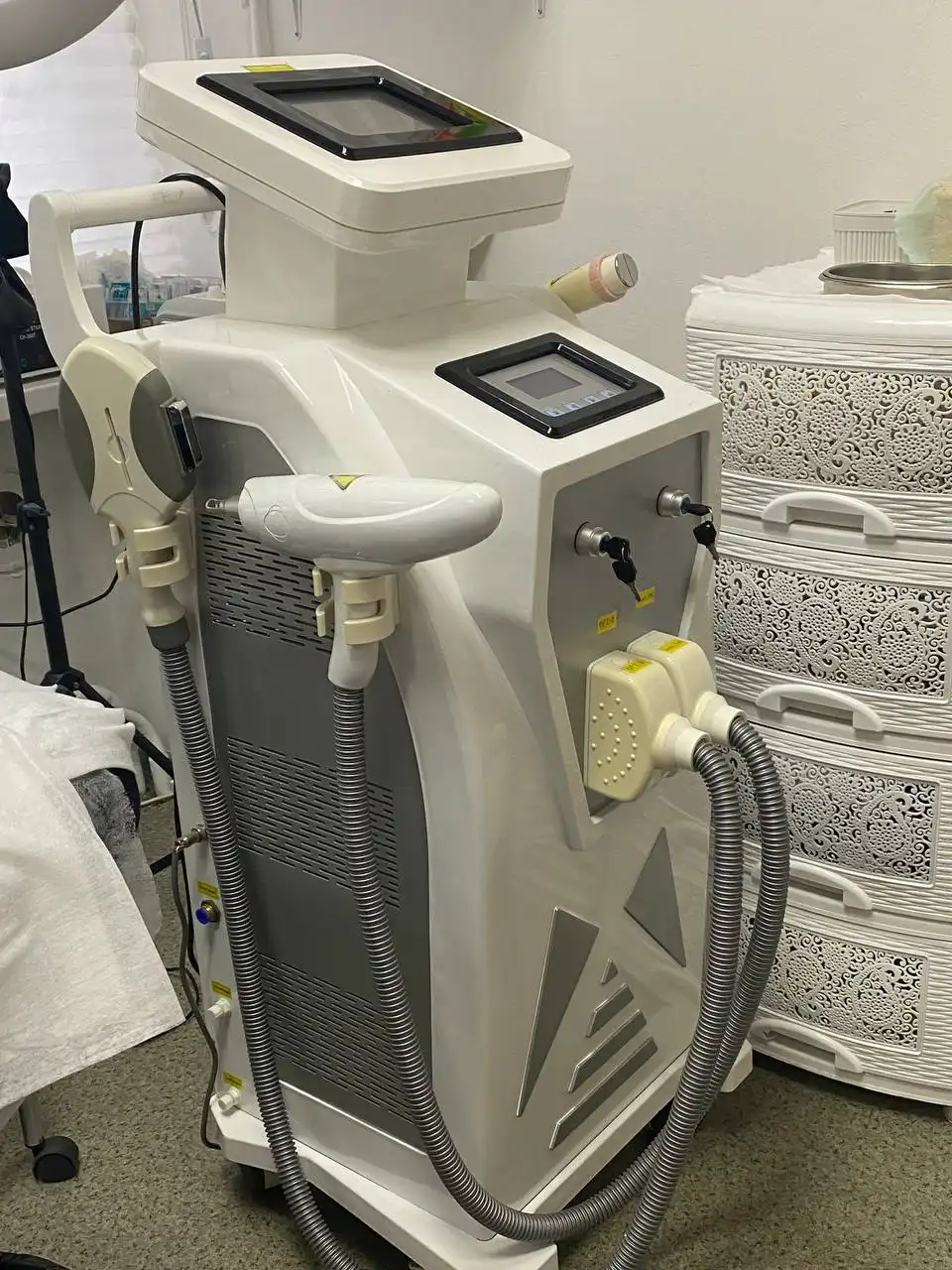 Продажа лазерного комбайна для косметологии