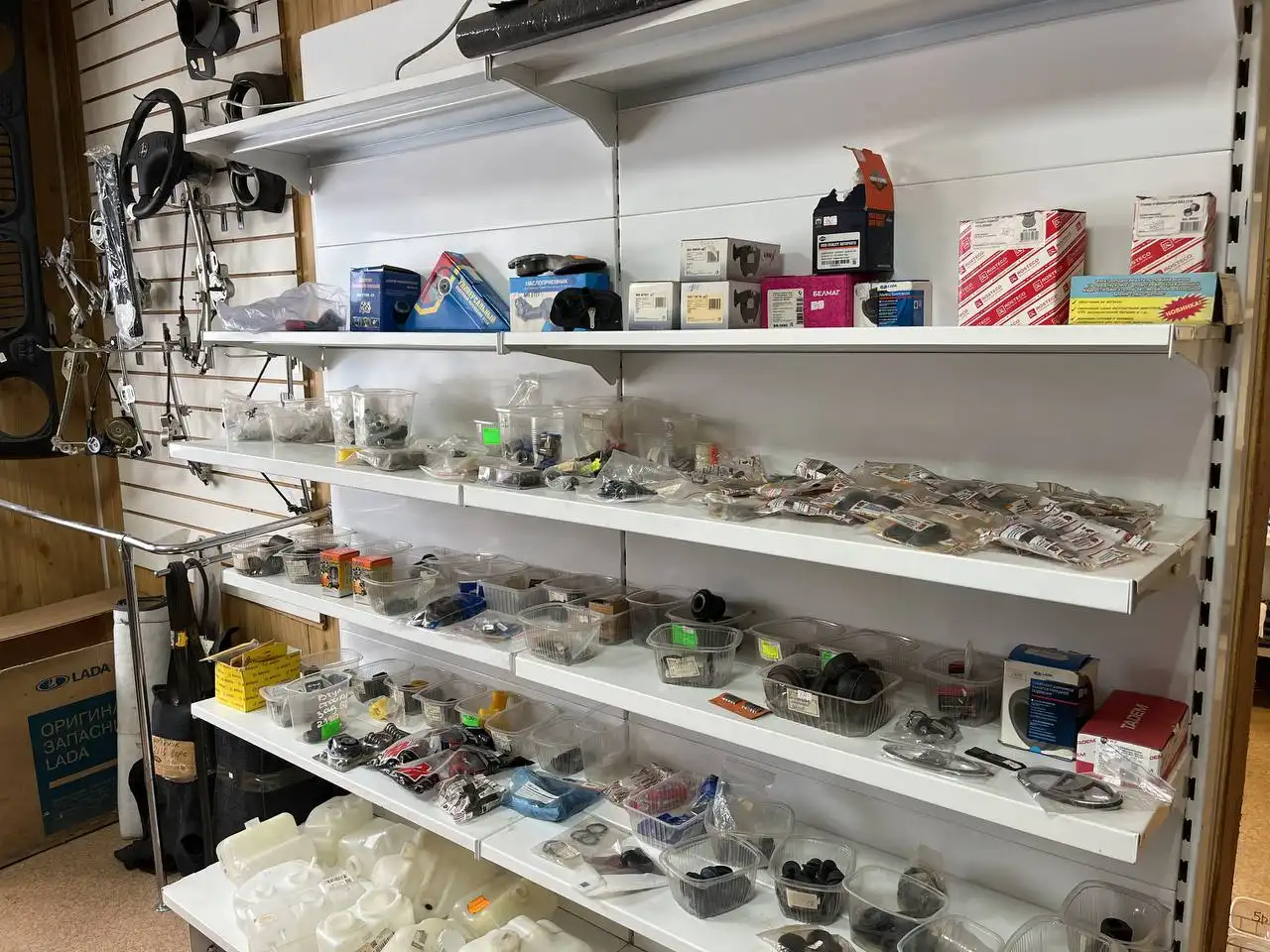 Продажа остатка запасных частей для российских автомобилей