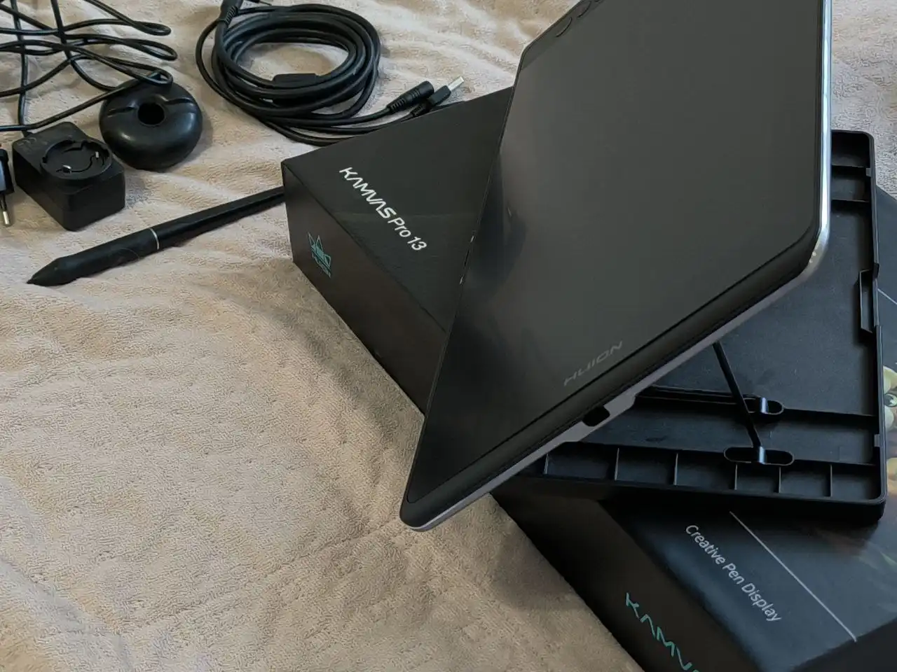 Продам графический планшет Huion Kamvas Pro13