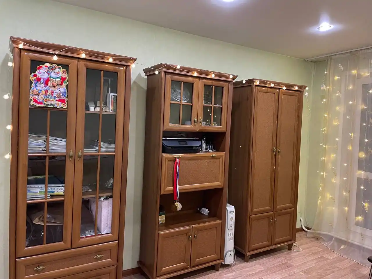 Продажа 3 шкафов и стола