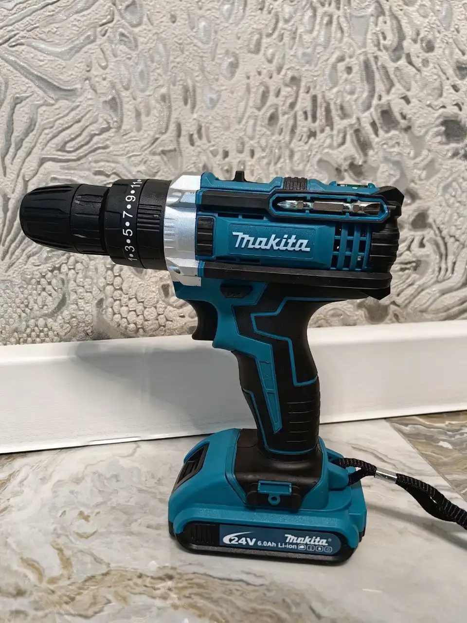 Шуруповерт Makita 2 АКБ 24v с набором инструментов