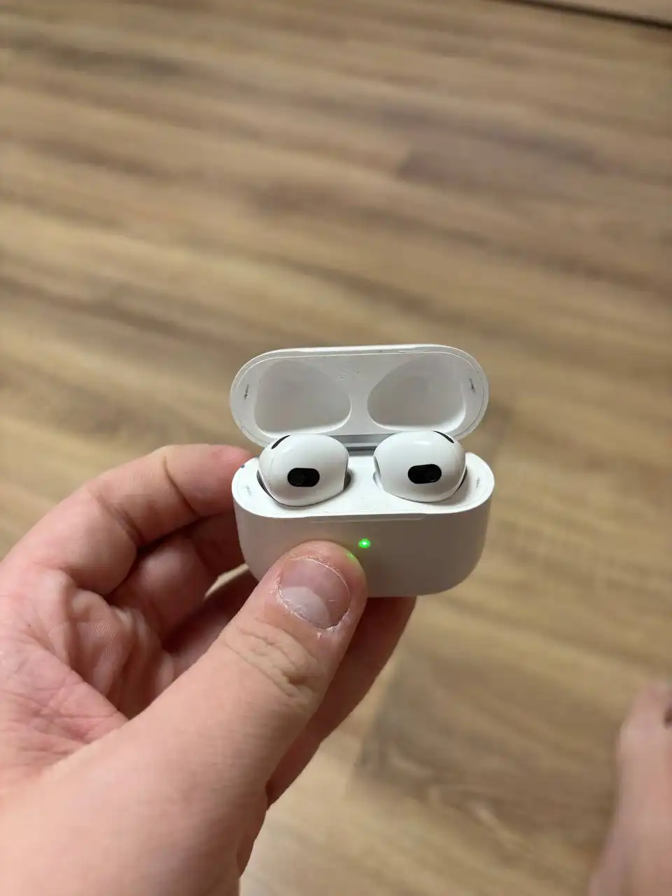 Продам наушники в Солнечном