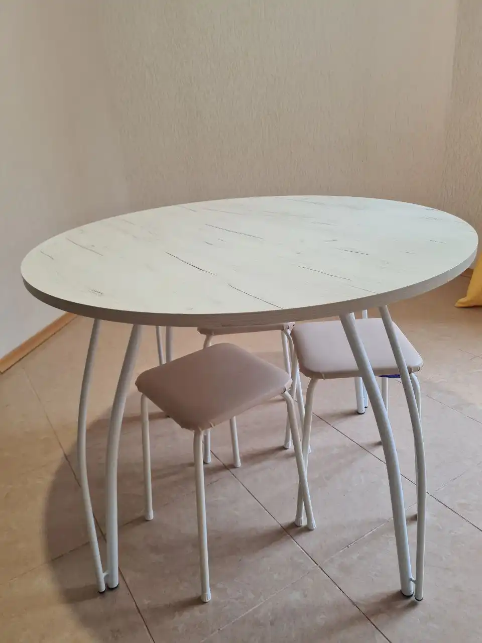 Продам обеденный стол со стульями