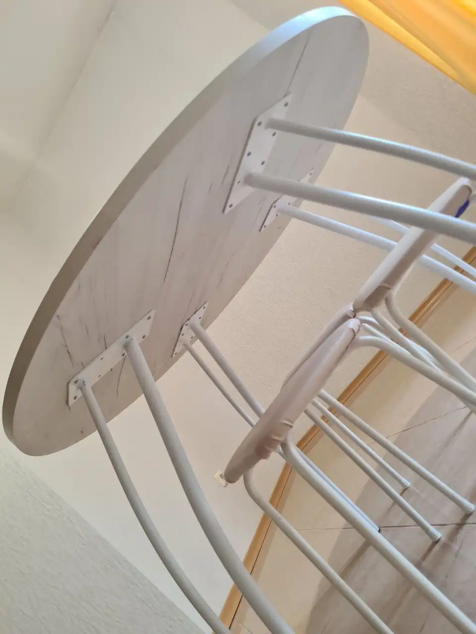 Продам обеденный стол со стульями