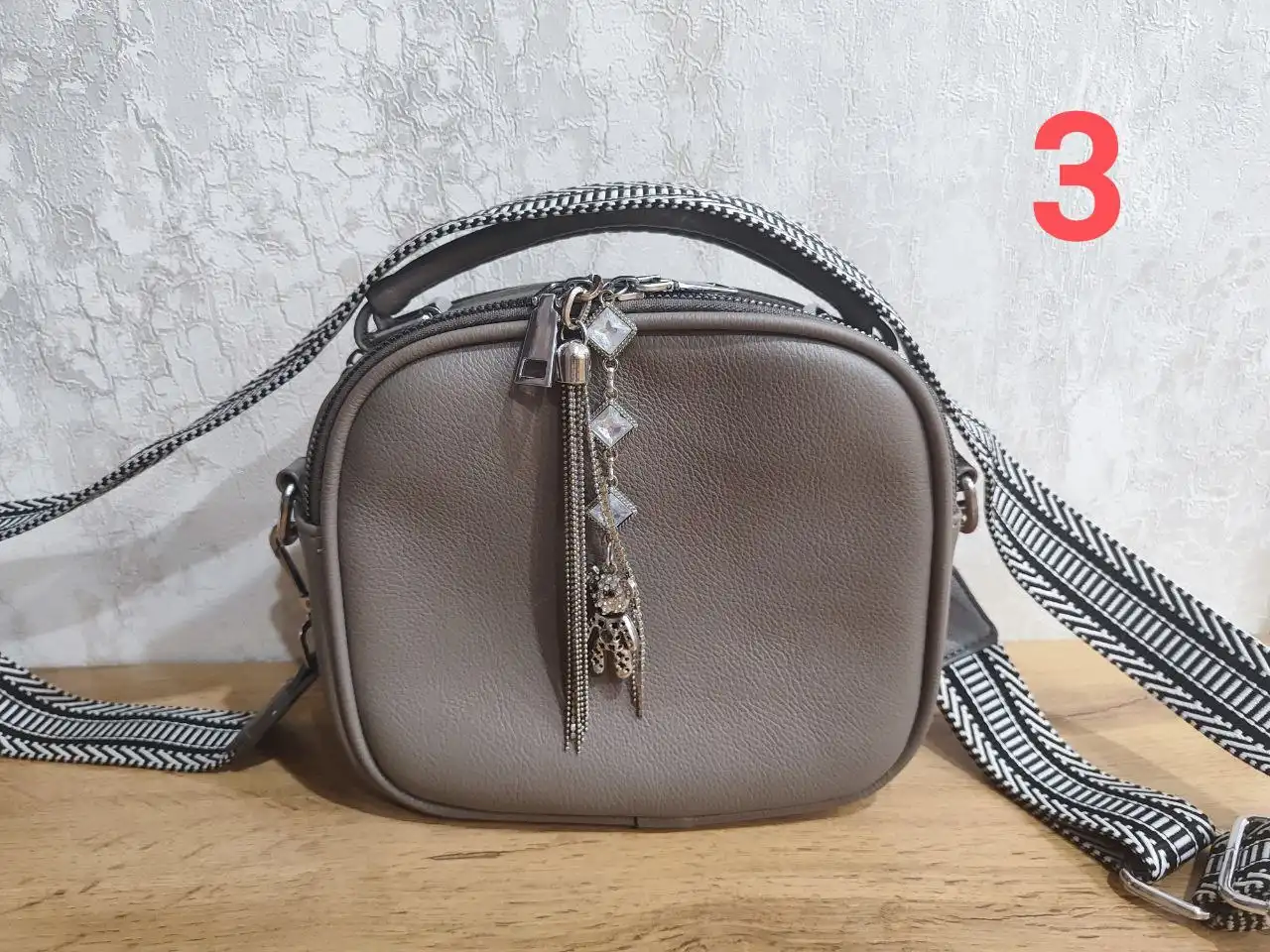 Женская сумка через плечо в отличном состоянии - Сумки (Одежда) в Красноярск