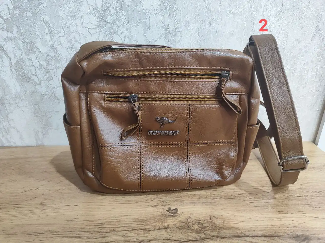 Женская сумка через плечо в хорошем состоянии - Сумки (Одежда) в Красноярск