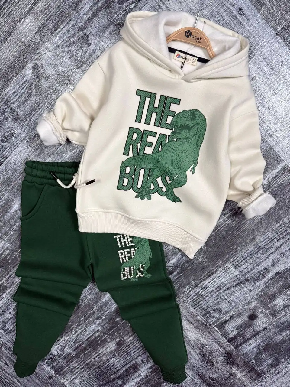 Костюм двойка Dino, размеры 116 см и 122 см - Детская одежда (Одежда) в Красноярск