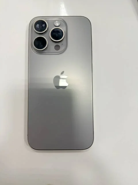 Продам iPhone 15 Pro с незначительными дефектами - Аккумуляторы для телефонов в Чебоксары