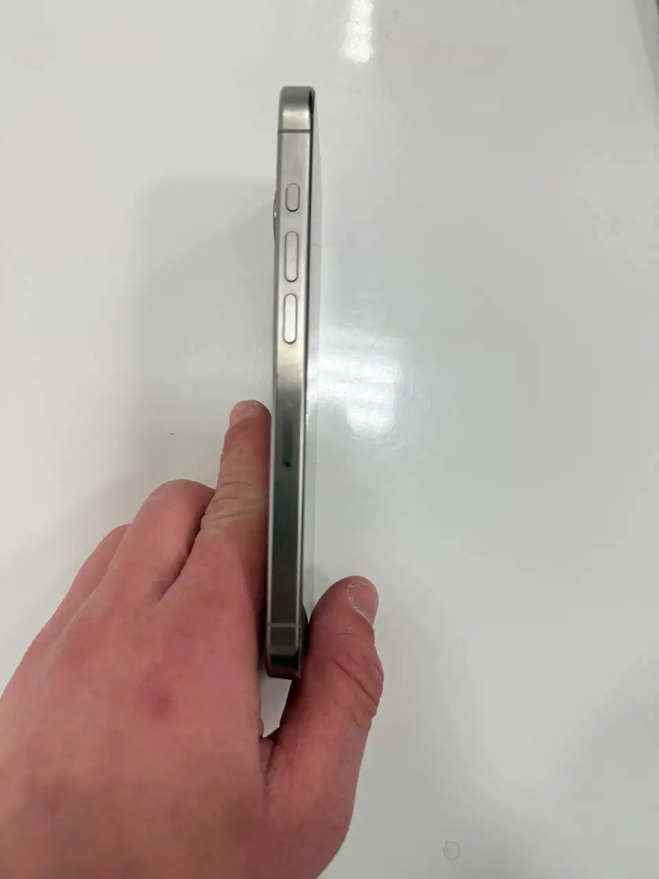 Продам iPhone 15 Pro с незначительными дефектами - Смартфоны (Электроника) в Чебоксары