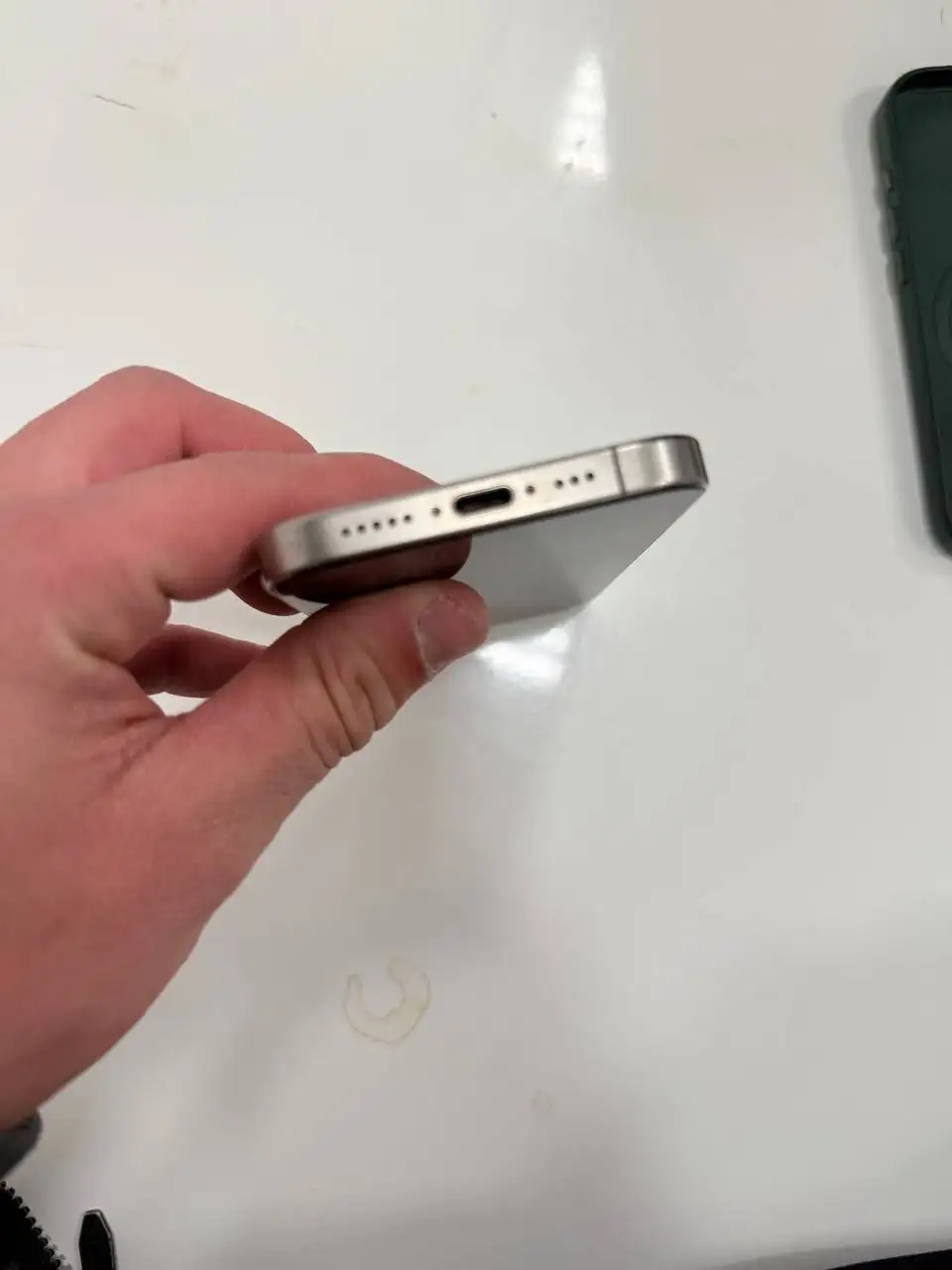 Продам iPhone 15 Pro с незначительными дефектами - Смартфоны (Электроника) в Чебоксары