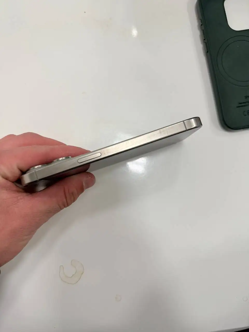 Продам iPhone 15 Pro с незначительными дефектами - Смартфоны (Электроника) в Чебоксары