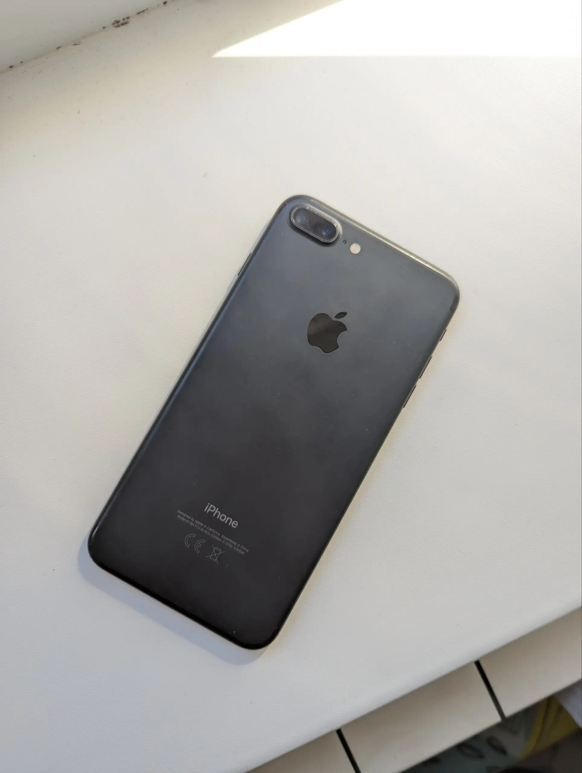 iPhone 7+ 128GB не включается - Смартфоны и телефоны (Электроника) в Чебоксары