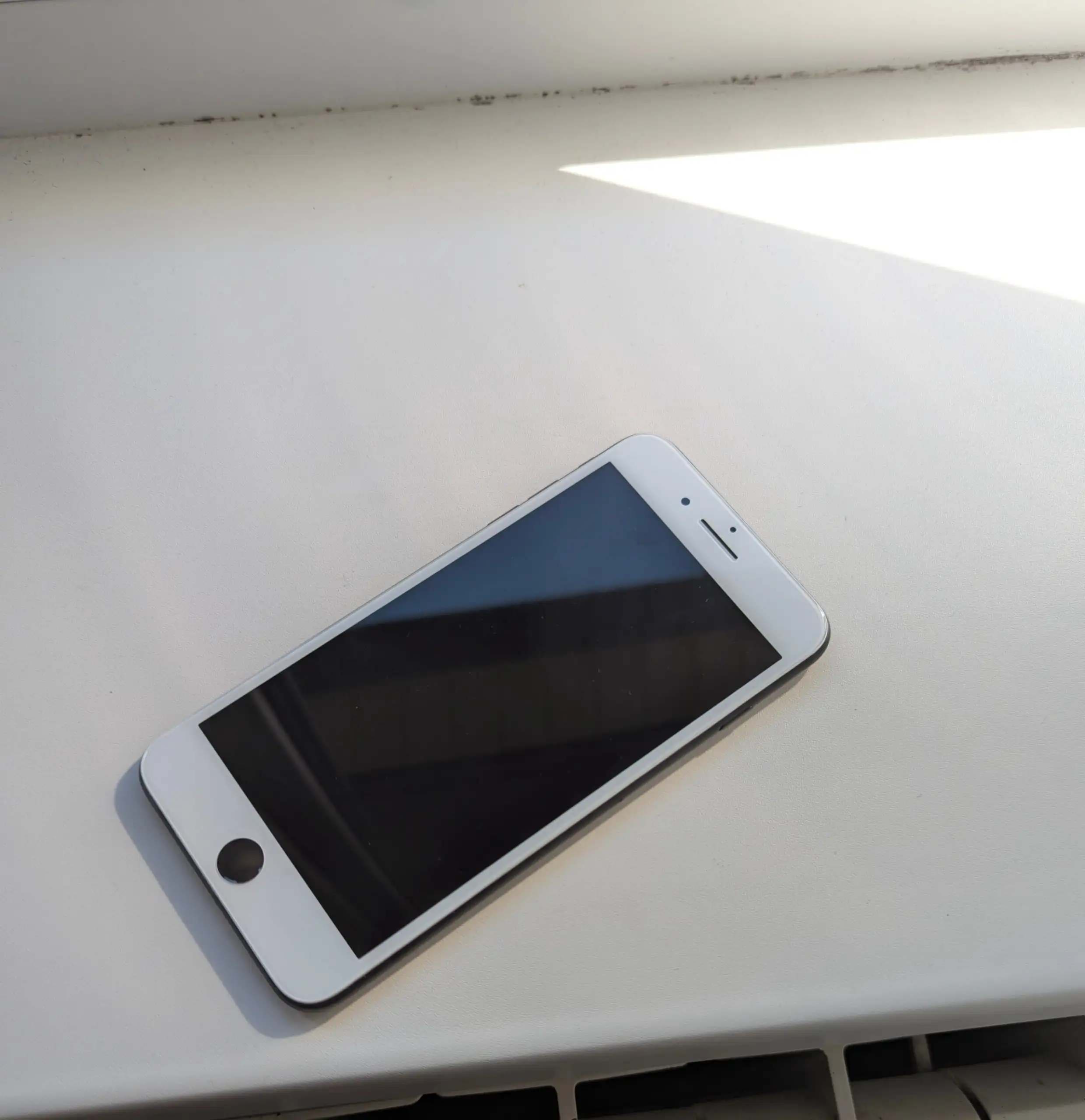 iPhone 7+ 128GB не включается - Смартфоны и телефоны (Электроника) в Чебоксары